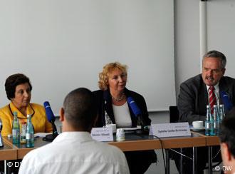 Shirin Ebadi auf Pressekonferenz in der Deutschen Welle